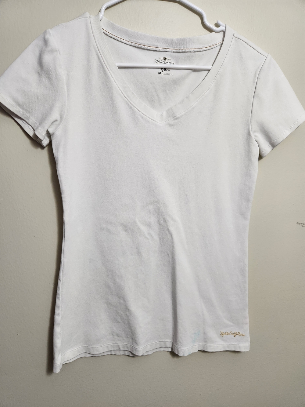 Noble Outfitters White V-Neck Short Sleeve Tee M Medium